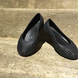 *Croc Sz 6W Star Studded Black Flat Shoes